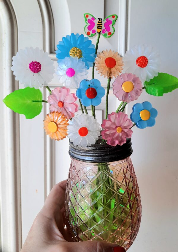 Acrylic, Lucite RETROSTYLE Spring FLOWERS in a Glass Mason Jar vase